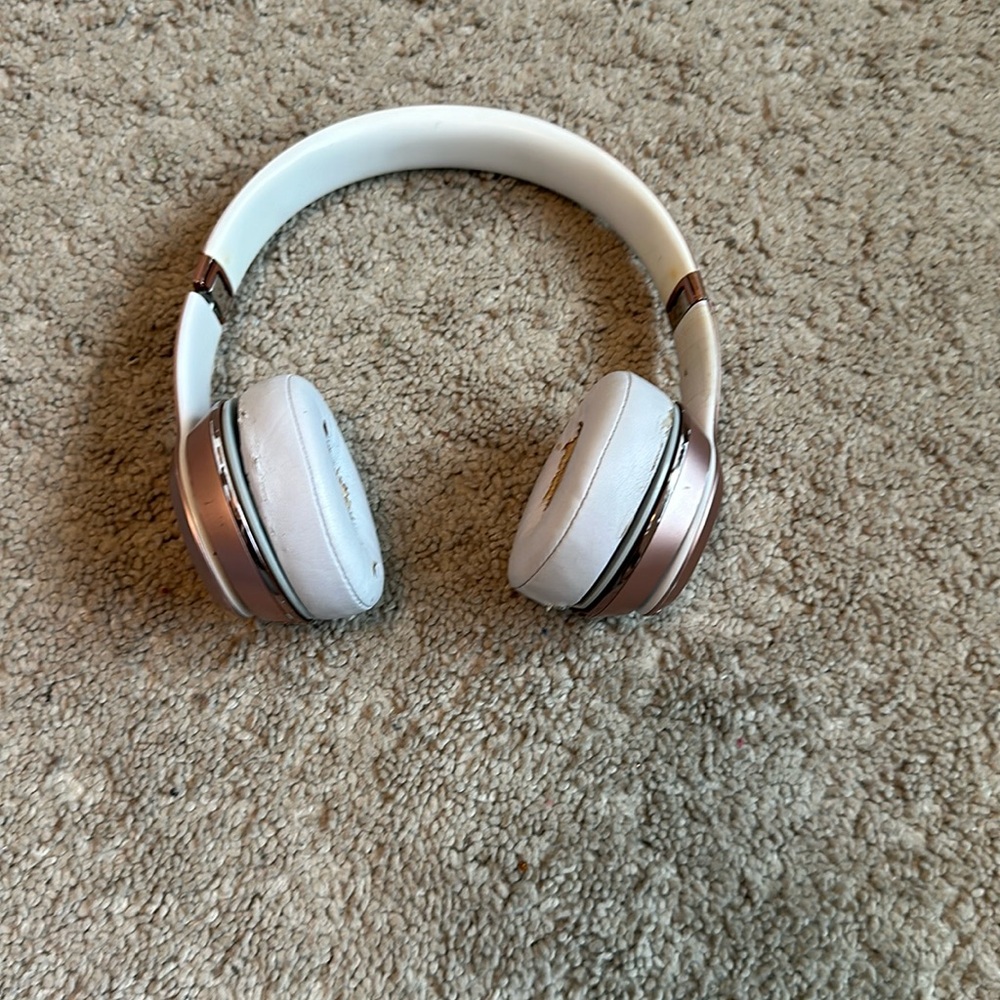 Beats Solo 3 Wireless Rose Gold